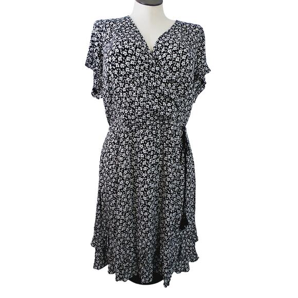 Loft Beach SZ 16 Black White Ditsy Floral Front Wrap Style Dress Tassel Tie - Picture 2 of 6